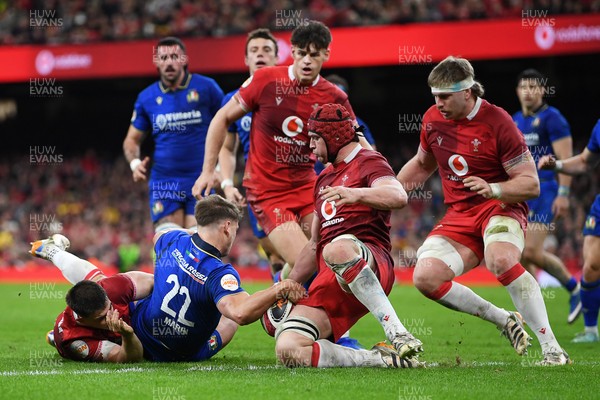 140326 - Wales v Italy - Guinness Men's Six Nations - Leonardo Marin of Italy scores a try that is later disallowed