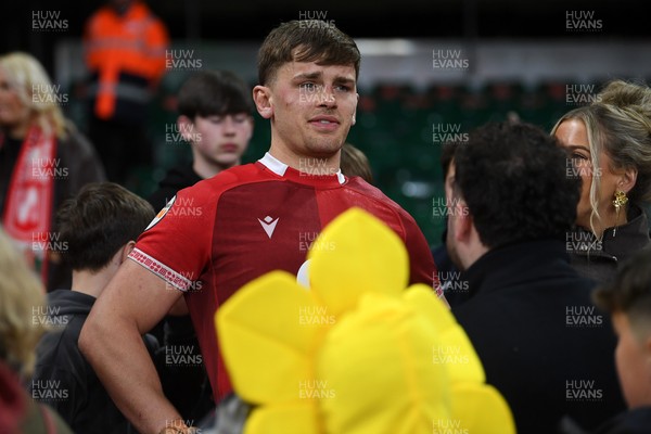 140326 - Wales v Italy - Guinness Men's Six Nations - Alex Mann of Wales with family at full time