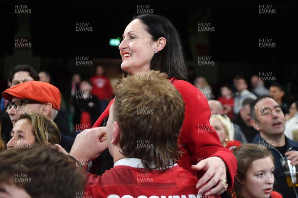 140326 - Wales v Italy - Guinness Men's Six Nations - Archie Griffin of Wales with family at full time