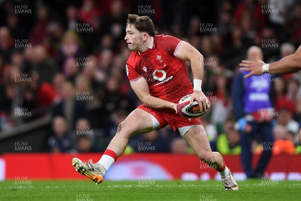 140326 - Wales v Italy - Guinness Men's Six Nations - Dan Edwards of Wales