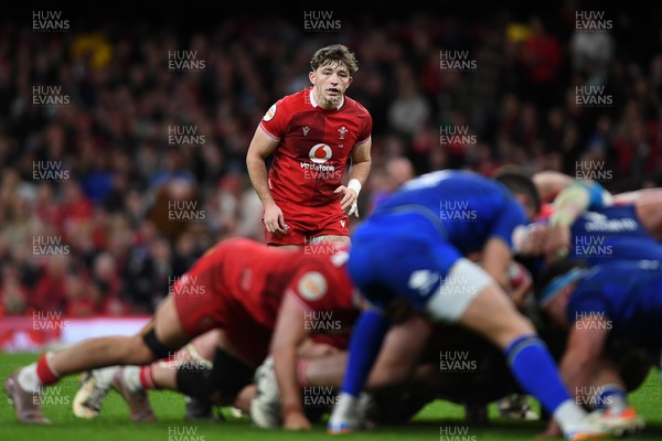 140326 - Wales v Italy - Guinness Men's Six Nations - Dan Edwards of Wales