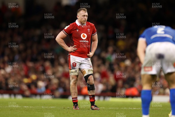 160324 - Wales v Italy - Guinness 6 Nations 2024 - Dejected Tommy Reffell of Wales 
