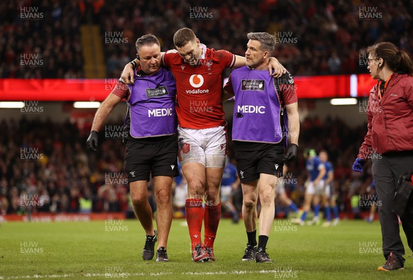 160324 - Wales v Italy - Guinness 6 Nations 2024 - George North of Wales leaves the field injured