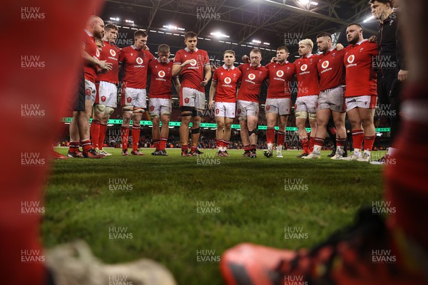 160324 - Wales v Italy - Guinness 6 Nations 2024 - Dafydd Jenkins of Wales leads the team huddle at full time