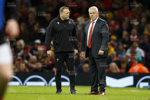160324 - Wales v Italy - Guinness Six Nations - Wales head coach Warren Gatland and forwards coach Jonathan Humphreys during the warm up