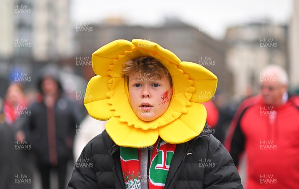 160324 - Wales v Italy - Guinness Six Nations - Fans make their way towards the stadium