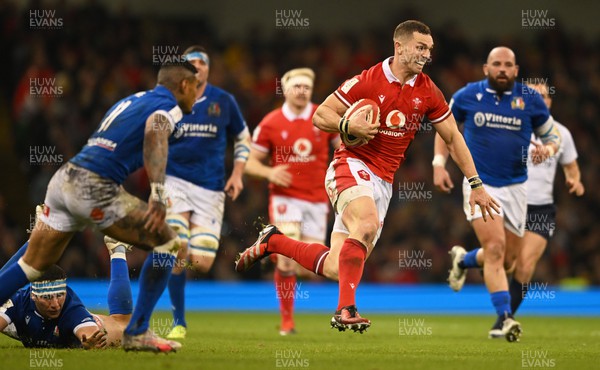 160324 - Wales v Italy - Guinness Six Nations - George North of Wales looks to break past Danilo Fischetti of Italy  