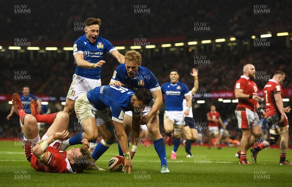 160324 - Wales v Italy - Guinness Six Nations - Lorenzo Pani of Italy  celebrates their sides second try
