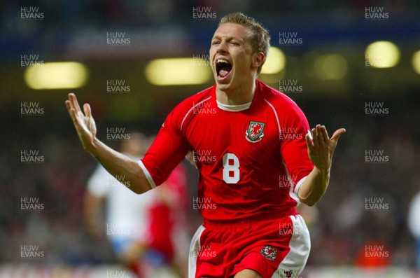 161002 - Wales v Italy - UEFA European Championship Qualifying -  Wales Craig Bellamy celebrates goal