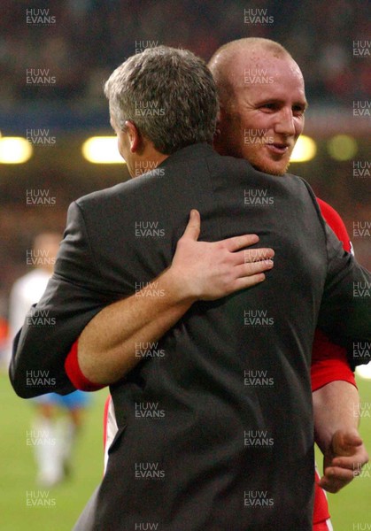 161002 - Wales v Italy - UEFA European Championship Qualifying -  John Hartson gets a hug from Manager Mark Hughes on a job well done