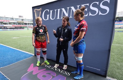 170526 - Wales v Italy, 2026 Guinness Women’s 6 Nations - Wales Captain Bethan Lewis of Wales with Elisa Giordano of Italy at the coin toss