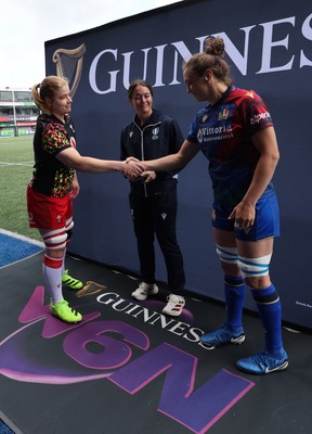 170526 - Wales v Italy, 2026 Guinness Women’s 6 Nations - Wales Captain Bethan Lewis of Wales with Elisa Giordano of Italy at the coin toss