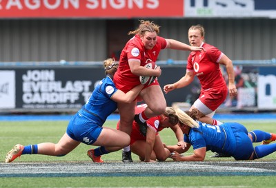 170526 - Wales v Italy, 2026 Guinness Women’s 6 Nations - Gwenllian Pyrs of Wales charges forward