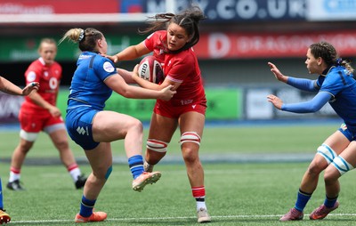 170526 - Wales v Italy, 2026 Guinness Women’s 6 Nations - Jorja Aiono of Wales charges through the Italian defence