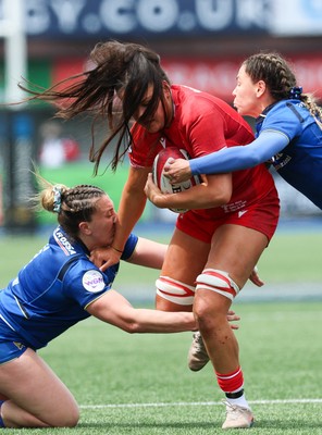 170526 - Wales v Italy, 2026 Guinness Women’s 6 Nations - Jorja Aiono of Wales charges through the Italian defence