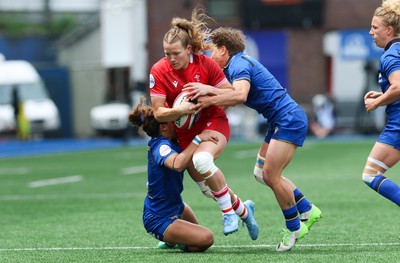 170526 - Wales v Italy, 2026 Guinness Women’s 6 Nations - Carys Cox of Wales charges through the Italian defence