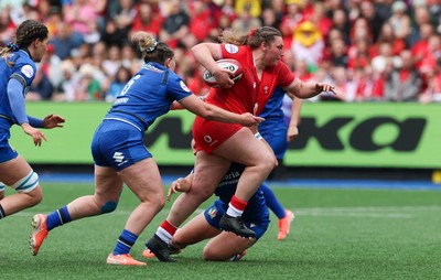 170526 - Wales v Italy, 2026 Guinness Women’s 6 Nations - Gwenllian Pyrs of Wales charges for the line