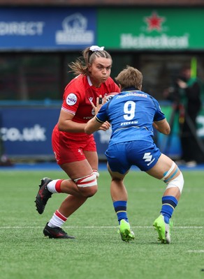 170526 - Wales v Italy, 2026 Guinness Women’s 6 Nations - Bryonie King of Wales takes on Sofia Stefan of Italy