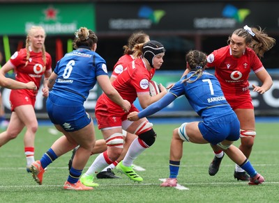 170526 - Wales v Italy, 2026 Guinness Women’s 6 Nations - Bethan Lewis of Wales takes on Alissa Ranuccini of Italy and Francesca Sgorbini of Italy