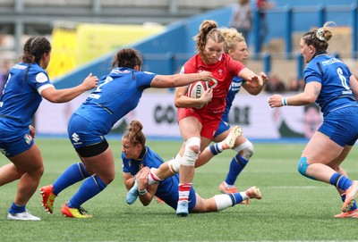 170526 - Wales v Italy, 2026 Guinness Women’s 6 Nations - Carys Cox of Wales charges through the Italian defence