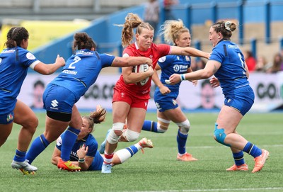 170526 - Wales v Italy, 2026 Guinness Women’s 6 Nations - Carys Cox of Wales charges through the Italian defence