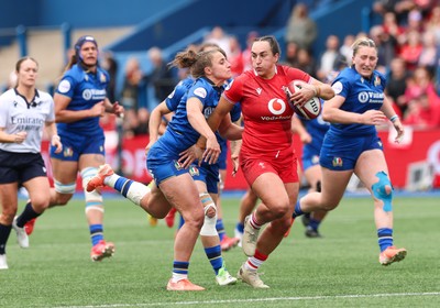 170526 - Wales v Italy, 2026 Guinness Women’s 6 Nations - Courtney Keight of Wales races for the line