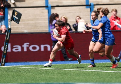 170526 - Wales v Italy, 2026 Guinness Women’s 6 Nations - Kayleigh Powell of Wales races in to score try
