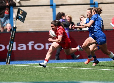 170526 - Wales v Italy, 2026 Guinness Women’s 6 Nations - Kayleigh Powell of Wales races in to score try