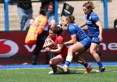 170526 - Wales v Italy, 2026 Guinness Women’s 6 Nations - Kayleigh Powell of Wales races in to score try