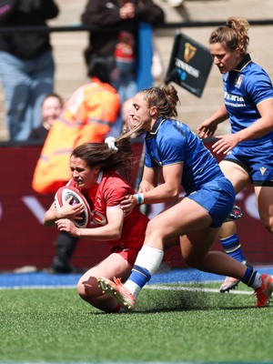 170526 - Wales v Italy, 2026 Guinness Women’s 6 Nations - Kayleigh Powell of Wales races in to score try