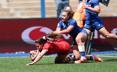 170526 - Wales v Italy, 2026 Guinness Women’s 6 Nations - Kayleigh Powell of Wales races in to score try