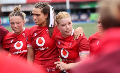 170526 - Wales v Italy, 2026 Guinness Women’s 6 Nations - Bethan Lewis of Wales speaks to the team at the end of the match