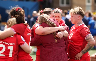 170526 - Wales v Italy, 2026 Guinness Women’s 6 Nations - Wales players at the end of the match