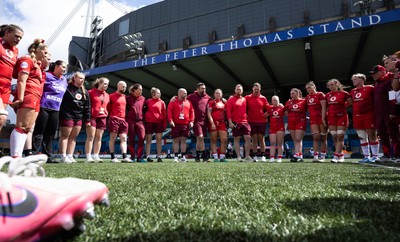 170526 - Wales v Italy, 2026 Guinness Women’s 6 Nations - The Wales team huddle up at the end of the match