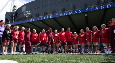 170526 - Wales v Italy, 2026 Guinness Women’s 6 Nations - The Wales team huddle up at the end of the match