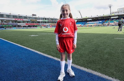 170526 - Wales v Italy, 2026 Guinness Women’s 6 Nations -  Match mascot a head of the game