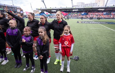170526 - Wales v Italy, 2026 Guinness Women’s 6 Nations - The Wales team line up for the anthems ahead of the match