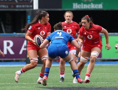 170526 - Wales v Italy, 2026 Guinness Women’s 6 Nations - Jorja Aiono of Wales and Branwen Metcalfe of Wales take on Valeria Fedrighi of Italy