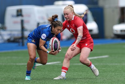 170526 - Wales v Italy, 2026 Guinness Women’s 6 Nations - Francesca Granzotto of Italy is tackled by Nikita Prothero of Wales