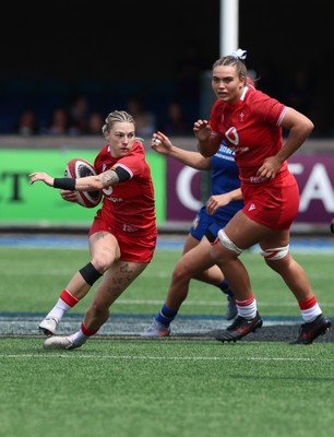 170526 - Wales v Italy, 2026 Guinness Women’s 6 Nations - Keira Bevan of Wales with Bryonie King of Wales