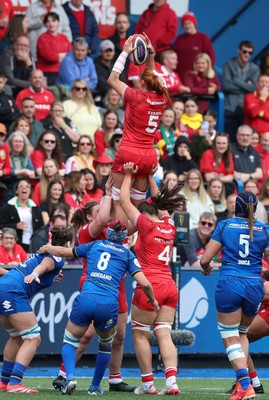 170526 - Wales v Italy, 2026 Guinness Women’s 6 Nations - Georgia Evans of Wales wins a lineout