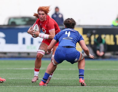 170526 - Wales v Italy, 2026 Guinness Women’s 6 Nations - Georgia Evans of Wales takes on Valeria Fedrighi of Italy