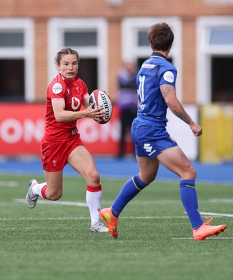 170526 - Wales v Italy, 2026 Guinness Women’s 6 Nations - Jasmine Joyce of Wales takes on Alyssa D’Inca of Italy