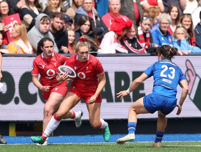 170526 - Wales v Italy, 2026 Guinness Women’s 6 Nations - Hannah Dallavalle of Wales takes on Aura Muzzo of Italy