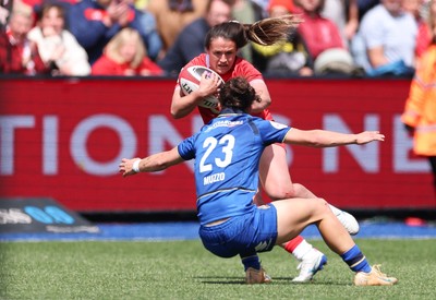 170526 - Wales v Italy, 2026 Guinness Women’s 6 Nations - Kayleigh Powell of Wales takes on Aura Muzzo of Italy