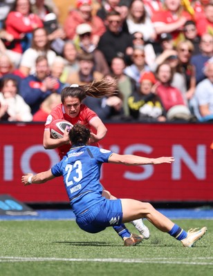 170526 - Wales v Italy, 2026 Guinness Women’s 6 Nations - Kayleigh Powell of Wales takes on Aura Muzzo of Italy