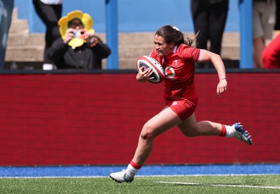 170526 - Wales v Italy, 2026 Guinness Women’s 6 Nations - Kayleigh Powell of Wales races in to score try