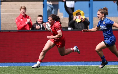 170526 - Wales v Italy, 2026 Guinness Women’s 6 Nations - Kayleigh Powell of Wales races in to score try