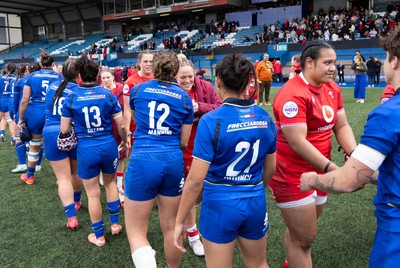 170526 - Wales v Italy, 2026 Guinness Women’s 6 Nations - Players congratulate each other at the end of the match