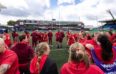 170526 - Wales v Italy, 2026 Guinness Women’s 6 Nations - The Wales team at the end of the match